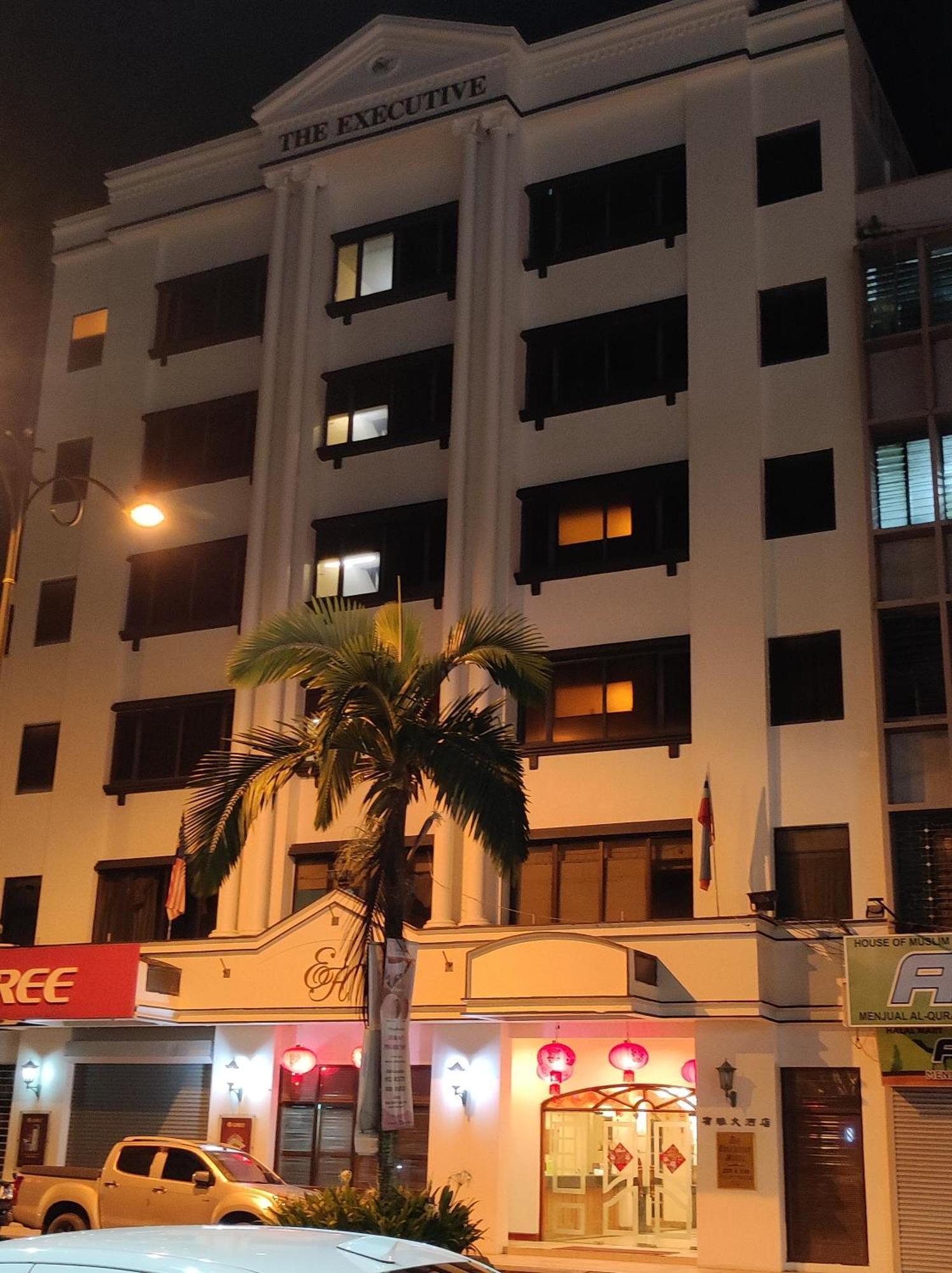 The Executive Hotel Lahad Datu Exterior photo