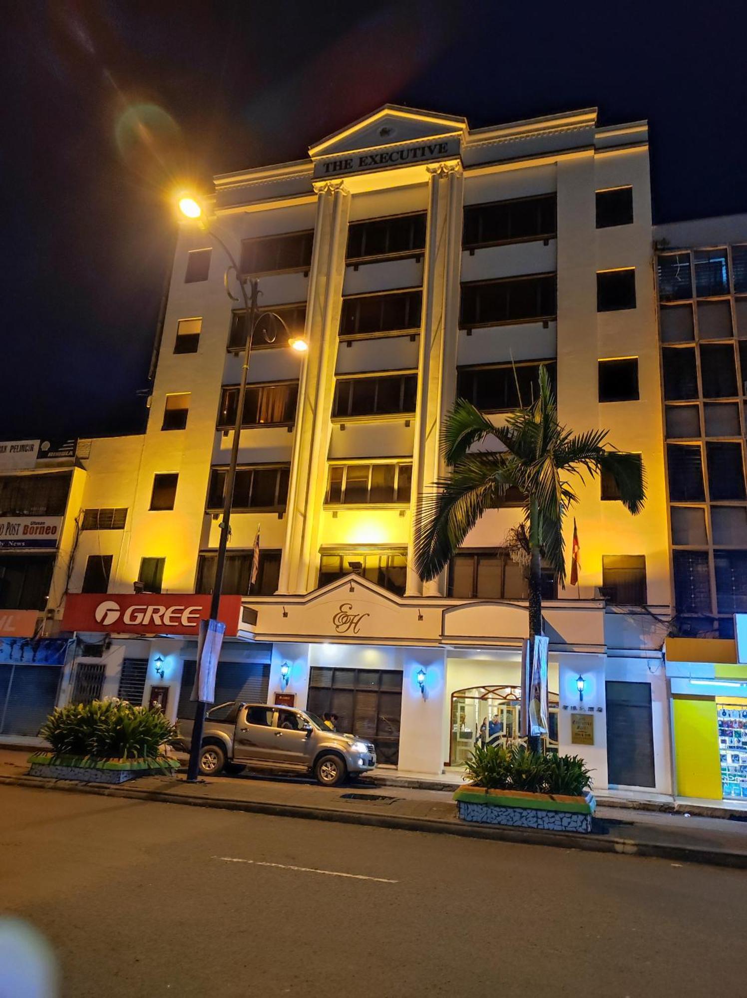 The Executive Hotel Lahad Datu Exterior photo